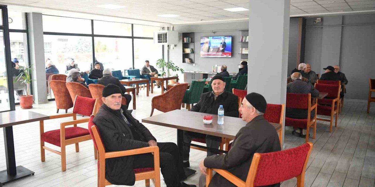 Büyükşehir’in Emekliler Kafeteryası Kapılarını Açtı