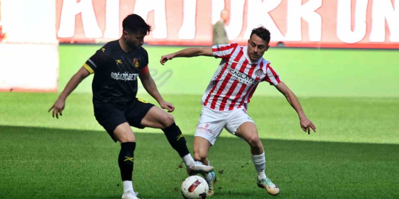 Trendyol Süper Lig: Antalyaspor: 2 - İstanbulspor: 0 (ilk Yarı)