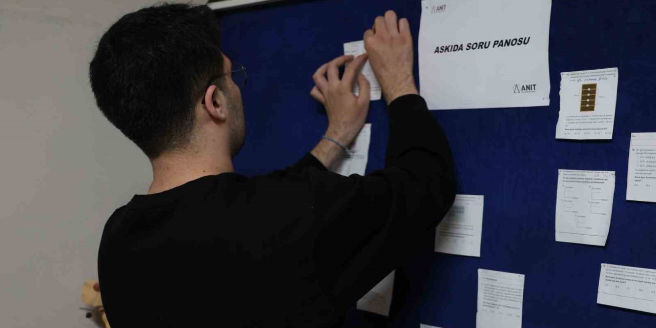 Öğrencilerin Çözemediği Sorular ’askıda Soru Pano’ İle Çözüm Buluyor