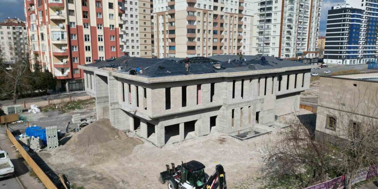 Hem Kütüphane, Hem Kreş, Hem Melmek