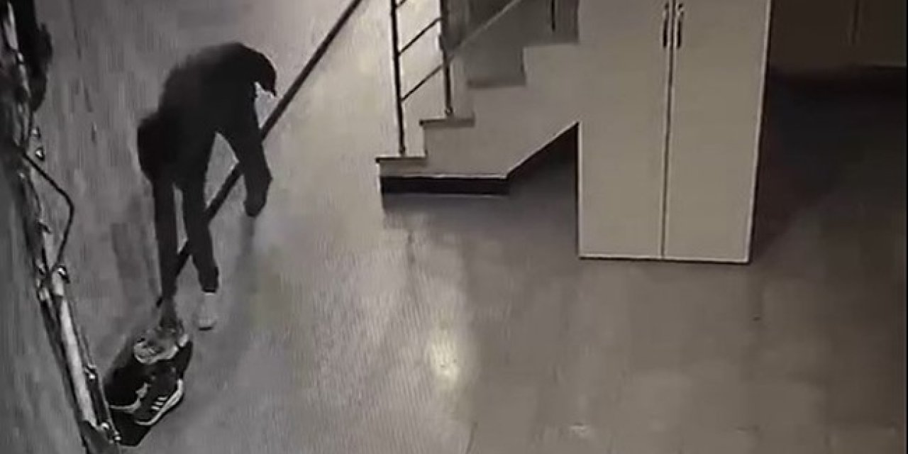Daire Kapısı Önündeki  Spor Ayakkabıyı Böyle Çaldı
