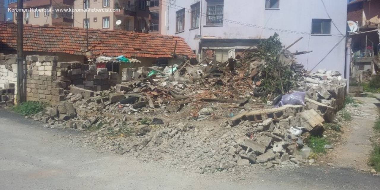 Antalya'da Suça Teşkil Eden 3 Metruk Bina Yıkıldı