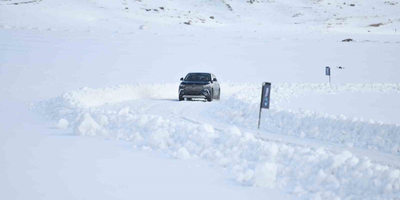 Başkan Büyükkılıç, Togg İle Erciyes’te Pistlerin Tozunu Attırdı