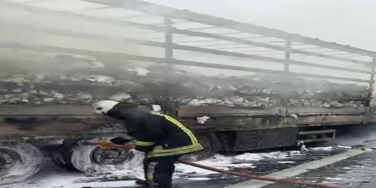 Peçete Yüklü Tır Yandı