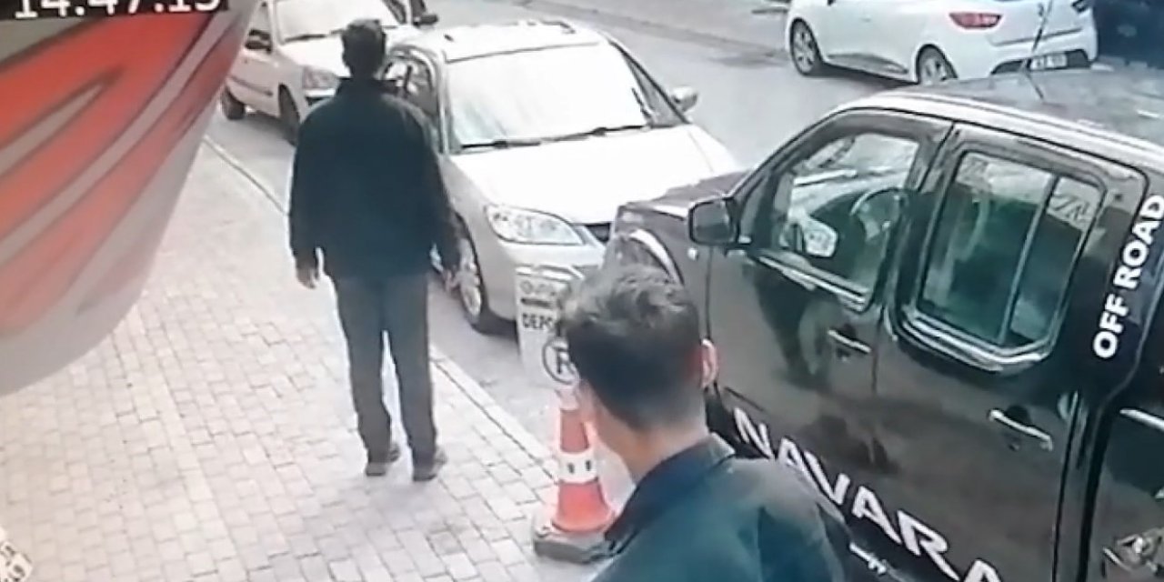 10 Yaşındaki Çocuk Gaza Bastı, Araç Park Halindeki Araçlara Çarptı