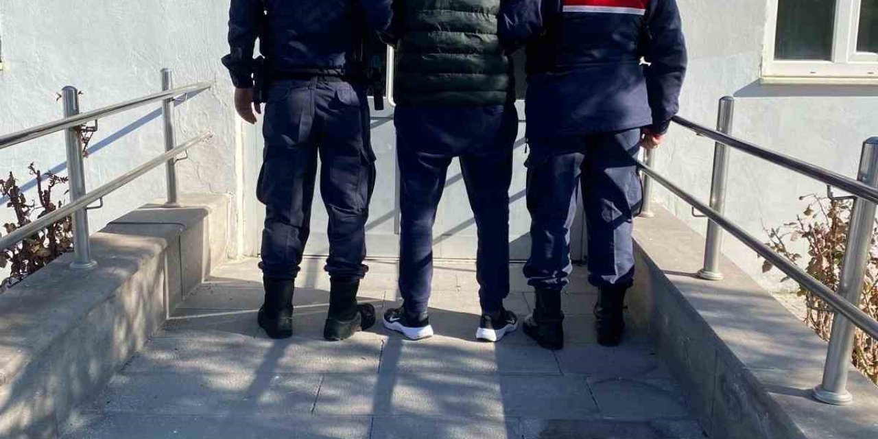 Jandarma Ekipleri Aranan 532 Kişiyi Yakaladı