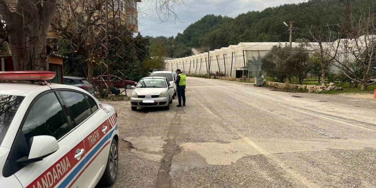 Jandarmadan 111 Araç Ve Sürücüsüne Para Cezası