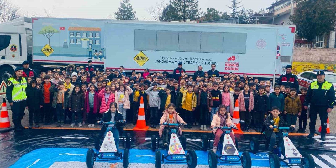 Kayseri’de 533 Öğrenciye Trafik Güvenliği Eğitimi Verildi