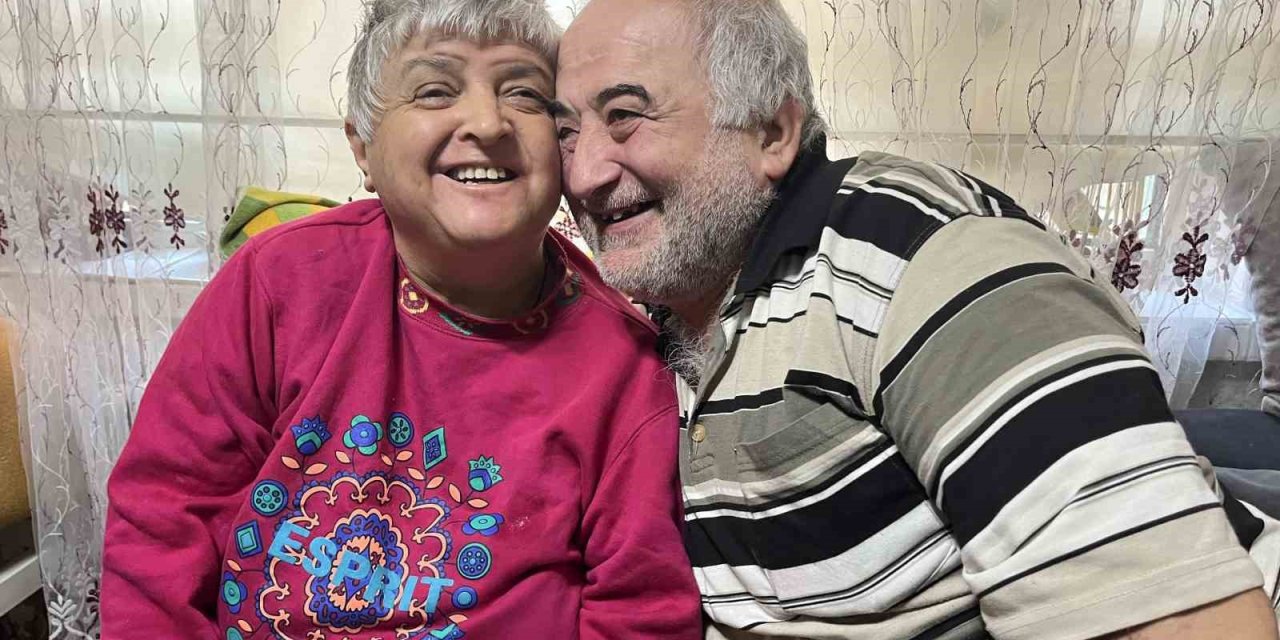 Beyinden Pıhtı Atması Sonucu 13 Yıl Önce Felç Geçiren Eşine Gözü Gibi Bakıyor