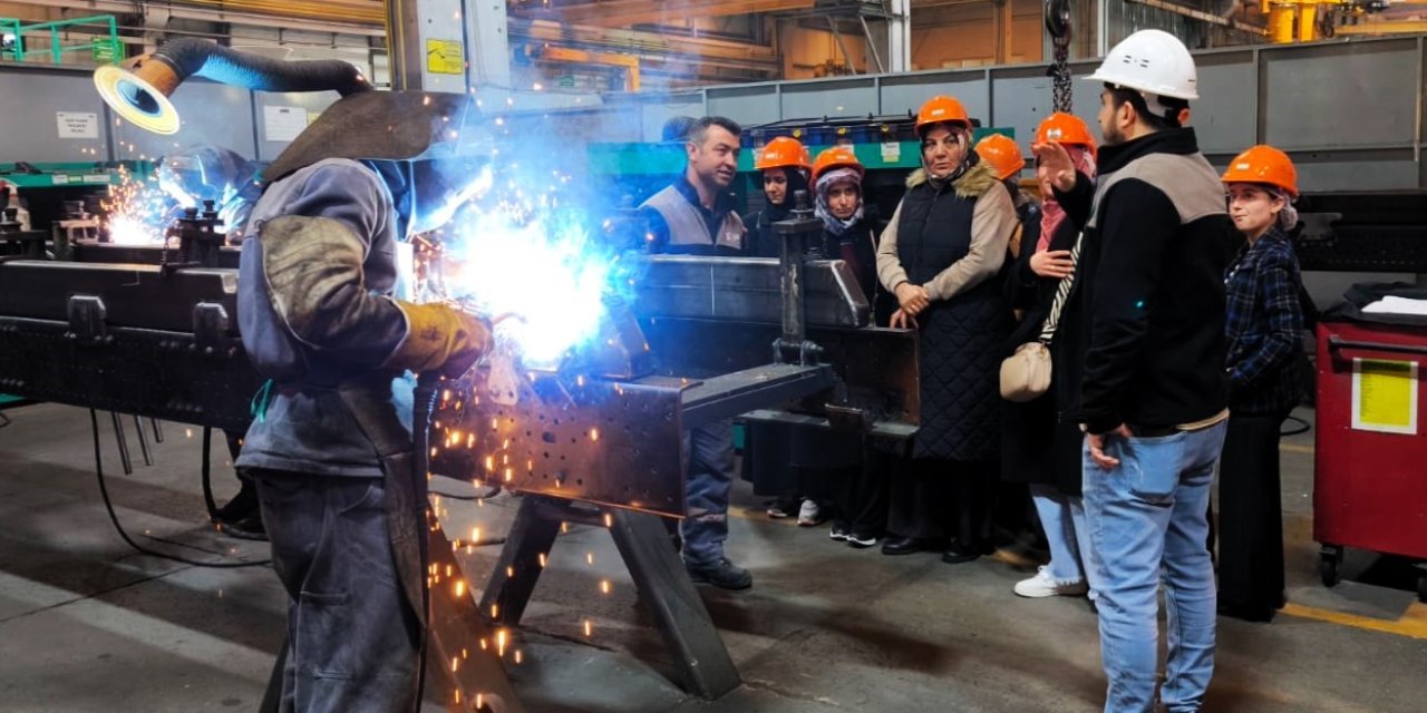 Adem Kursiyeri Kadınlar Fabrikada Kaynak Yaptı