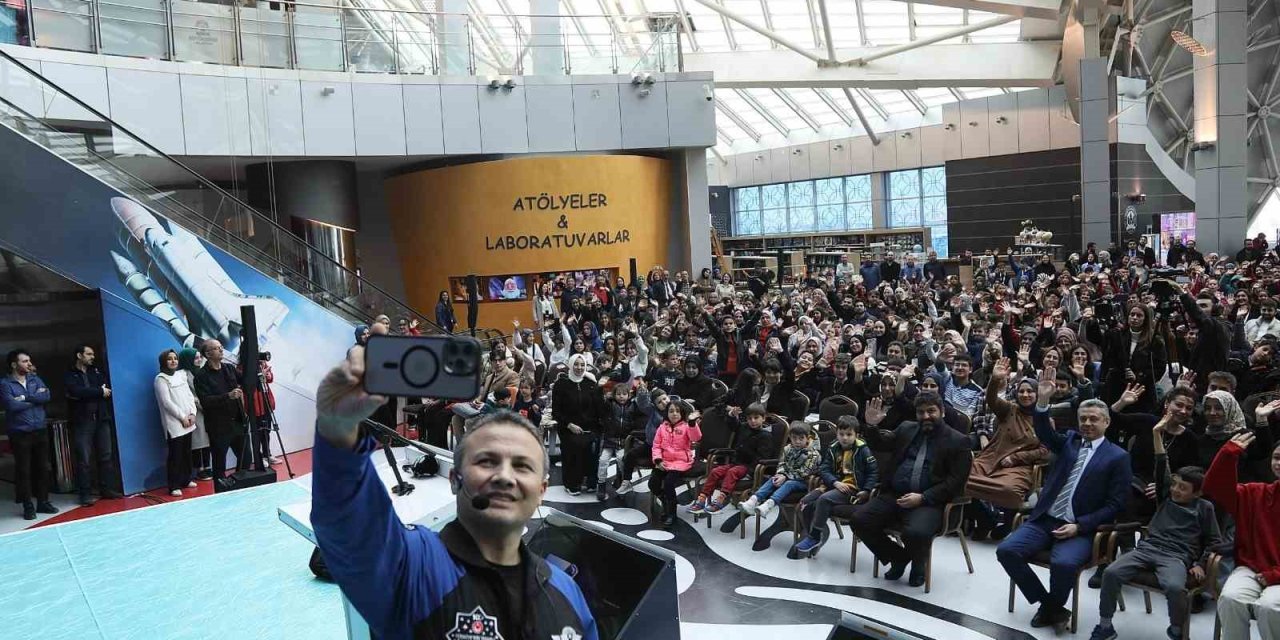 Alper Gezeravcı Uzay Yolculuğu Sonrası İlk Gençlik Buluşmasını Konya Bilim Merkezi’nde Yaptı