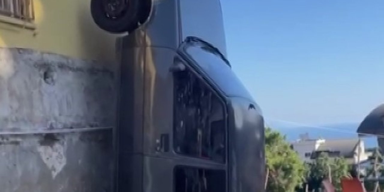 Kazaya Karışan Aracını İple Binadan Aşağıya Sarkıttı