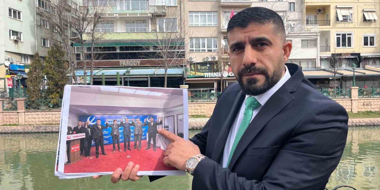 Kendisinden Habersiz Başka Bir Aday Gösterildi, Yaklaşık 250 Kişi İle Partisinden İstifa Etti