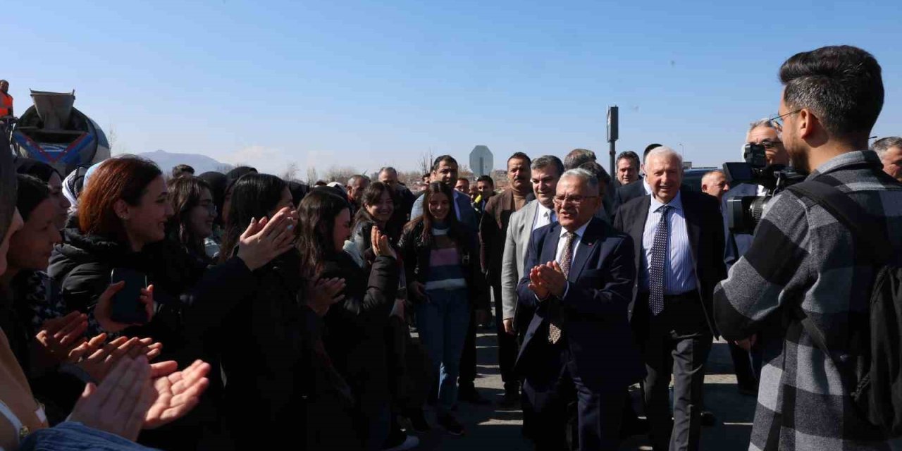 Başkan Büyükkılıç’tan Necmettin Erbakan’a Ölüm Yıl Dönümünde Vefa Örneği