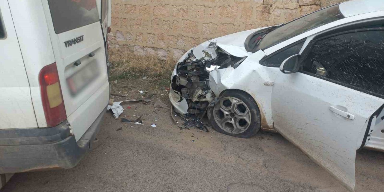 Niğde’de Şüpheli Aracı Kovalayan Polisler Kaza Yaptı