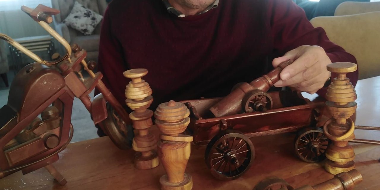 Emekli Marangoz Ustası, Ağaçları Oyarak Yüzlerce Oyuncak Yaptı