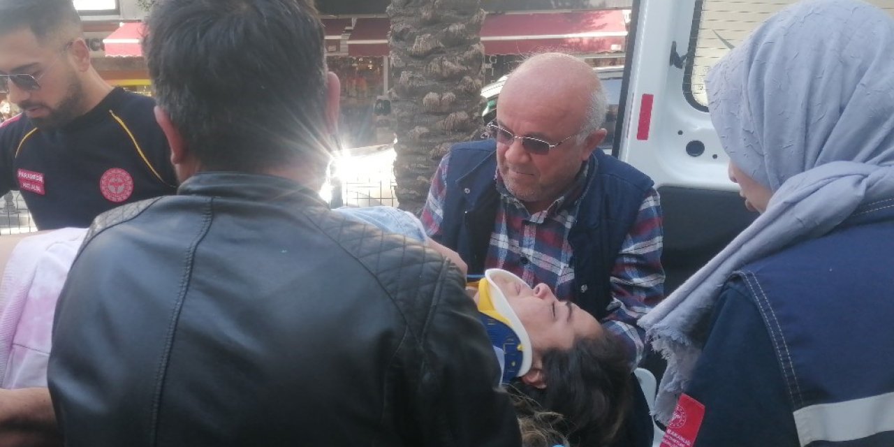 Yayalara Yol Vermek İçin Duran Otomobile Motosiklet Çarptı: 1 Yaralı