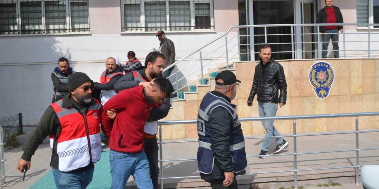 Kayınpederini Satırla Öldüren Damat Tutuklandı