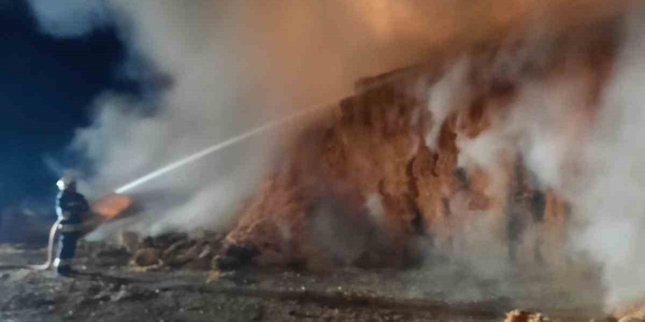 Konya’da 150 Ton Saman Balyası Yandı