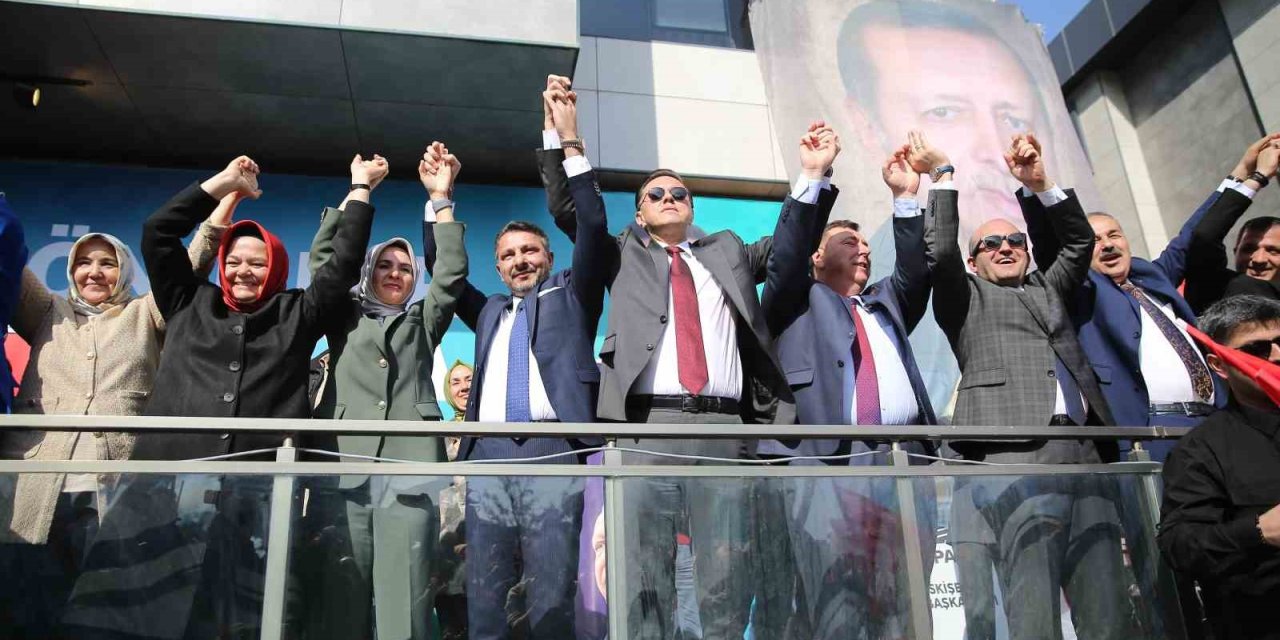 Bakan Göktaş, Eskişehir’de Seçim İrtibat Ofisi Açılışına Katıldı