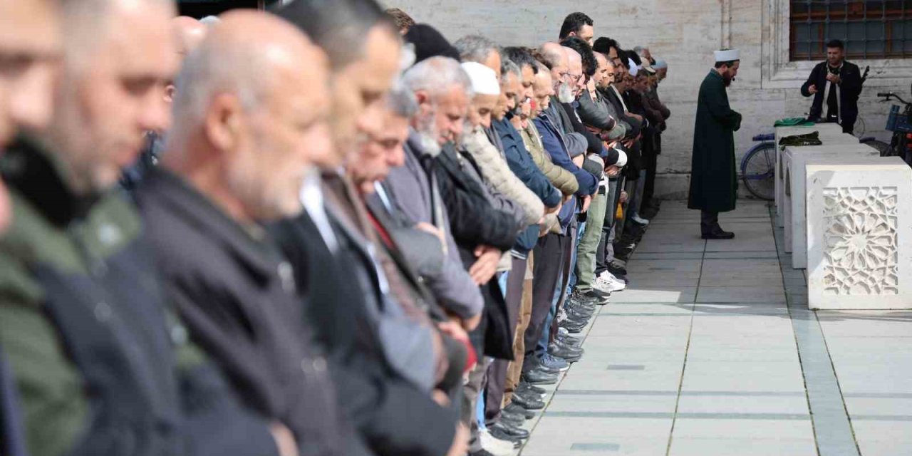 Konya’da İsrail’in Yardım Konvoyuna Saldırısında Hayatını Kaybedenler İçin Gıyabi Cenaze Namazı Kılındı