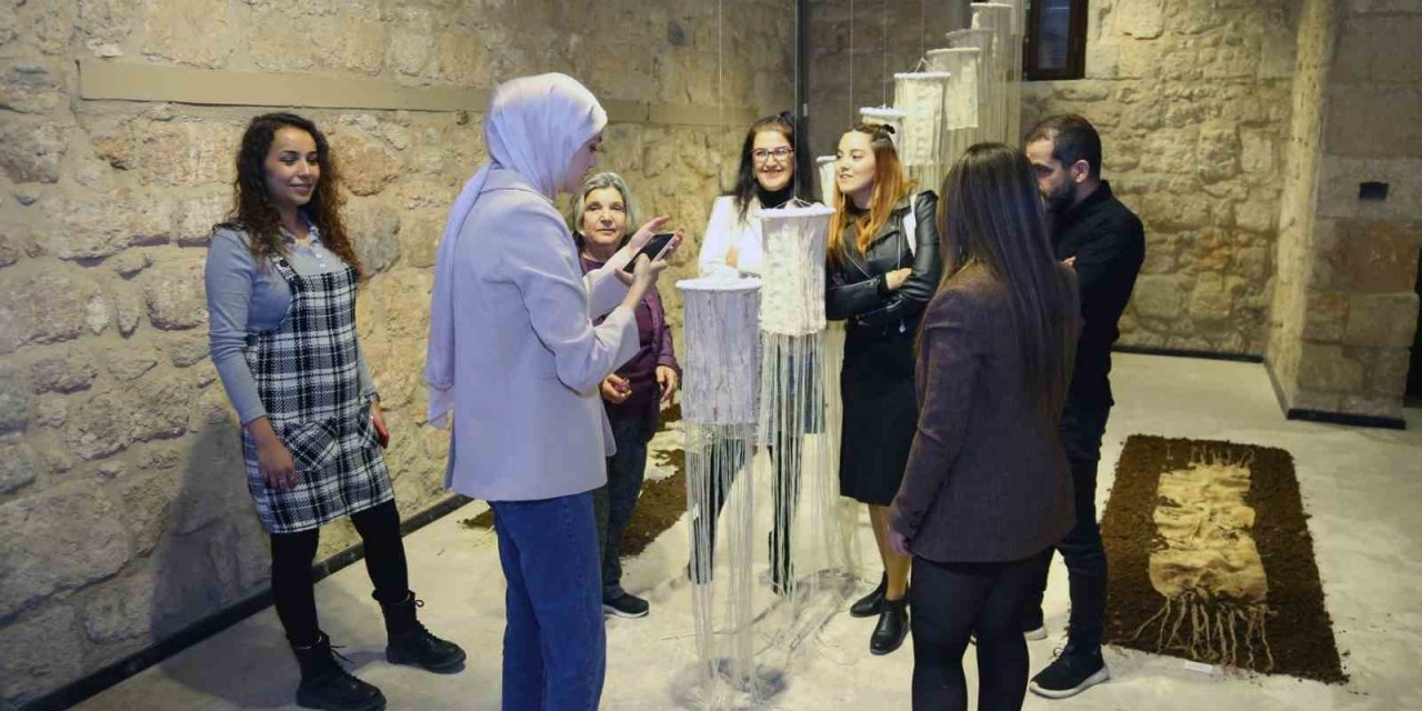 Mersin’de "eski Ve Yeni Karma Tekstil Tasarım Sergisi" Açıldı