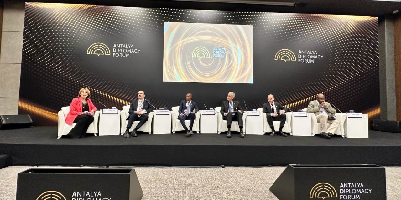 Başkan Altay, Antalya Diplomasi Forumu’nda Düzenlenen “küresel Meseleler İçin Yerel Yaklaşımlar” Paneline Katıldı