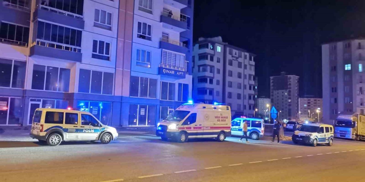 Kayseri’de 9’uncu Kattan Düşen Genç Hayatını Kaybetti