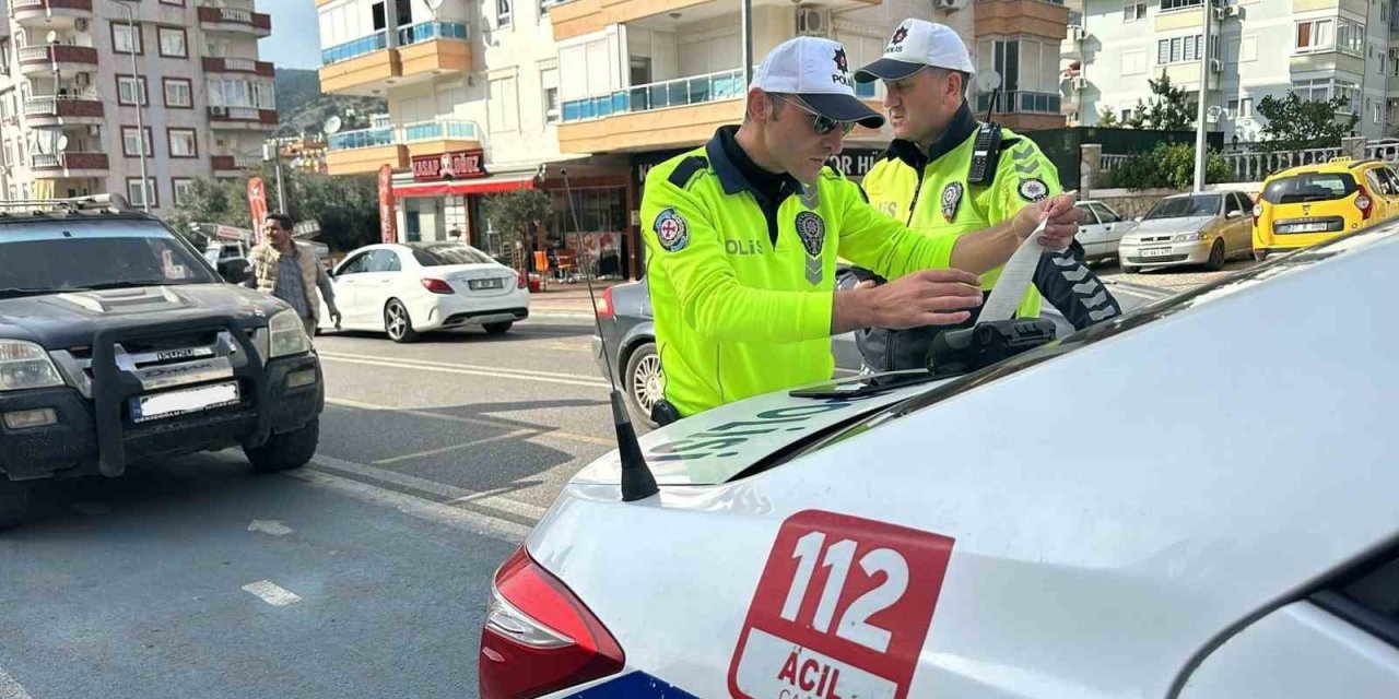 Alanya’da 386 Araç Ve Sürücüye 1 Milyon 64 Bin Lira Para Cezası