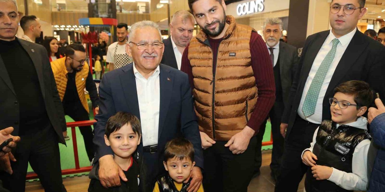 Büyükkılıç, Kumsmall Avm’de Esnaf Ve Vatandaşlarla Buluştu