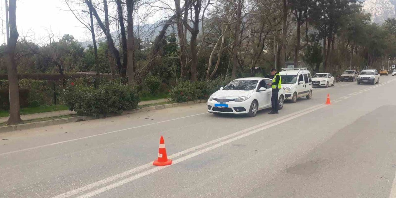 Jandarmadan 18 Araca Trafikten Men Cezası