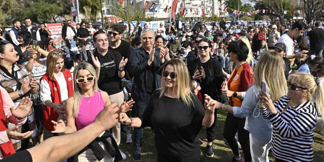 Uysal, Patili Dostlar İçin Düzenlenen Konsere Katıldı