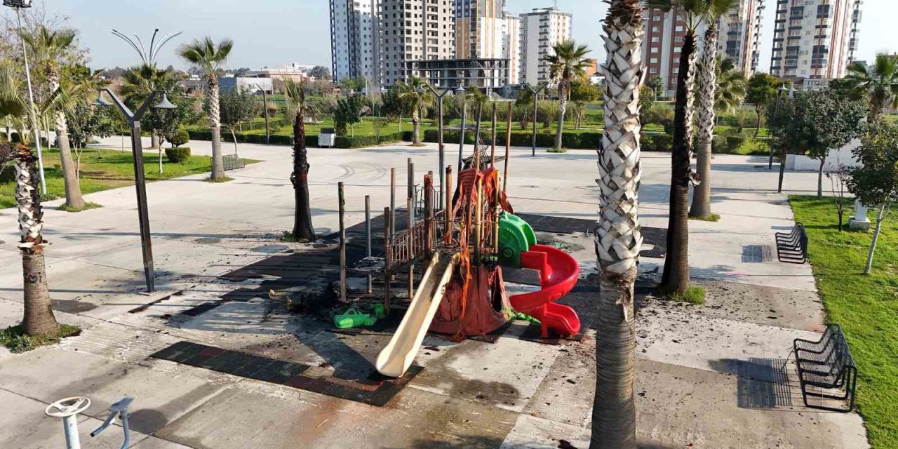 Tarsus’ta Berdan Parkına Kimliği Belirsiz Kişi Veya Kişilerce Zarar Verildi