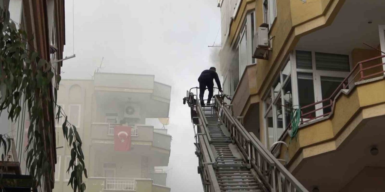 Alanya’da Apartman Dairesinde Yangın Paniği