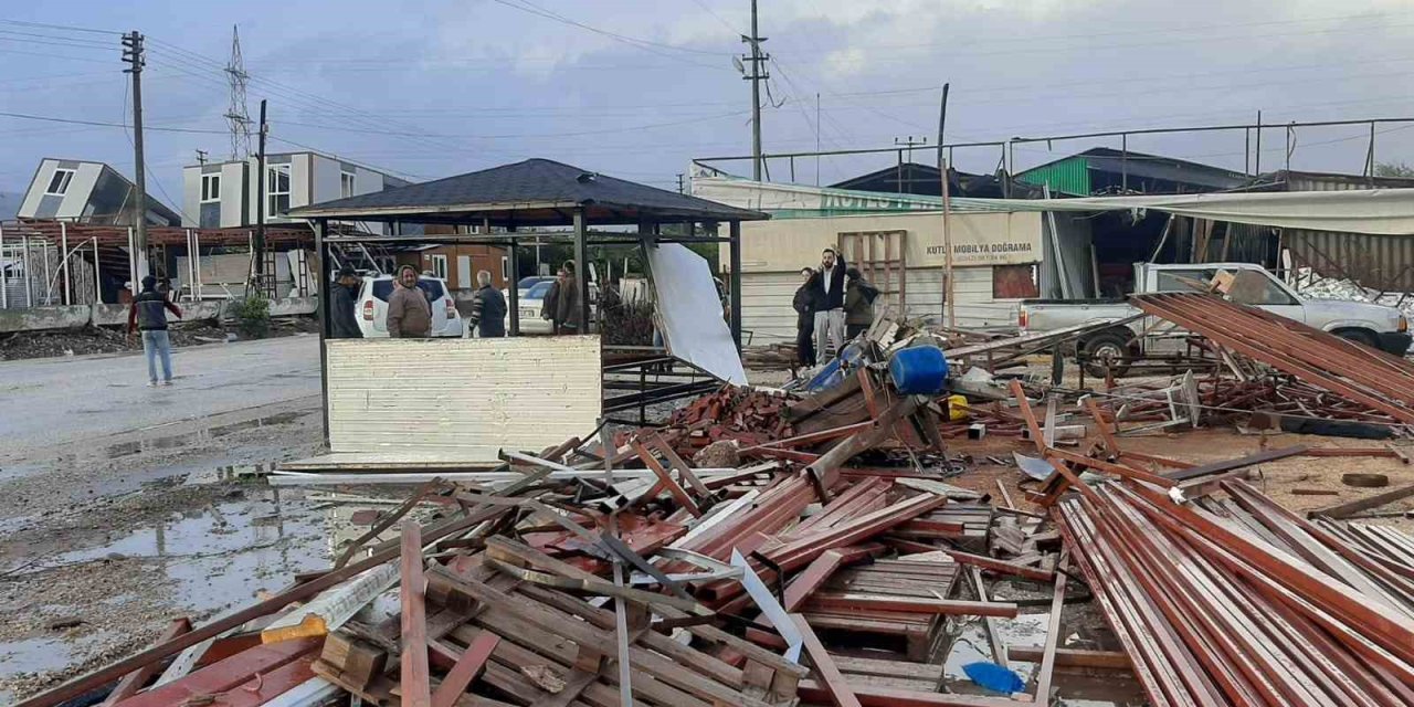 Antalya’da Hortum Böyle Geldi, Tarım Alanları Zarar Gördü
