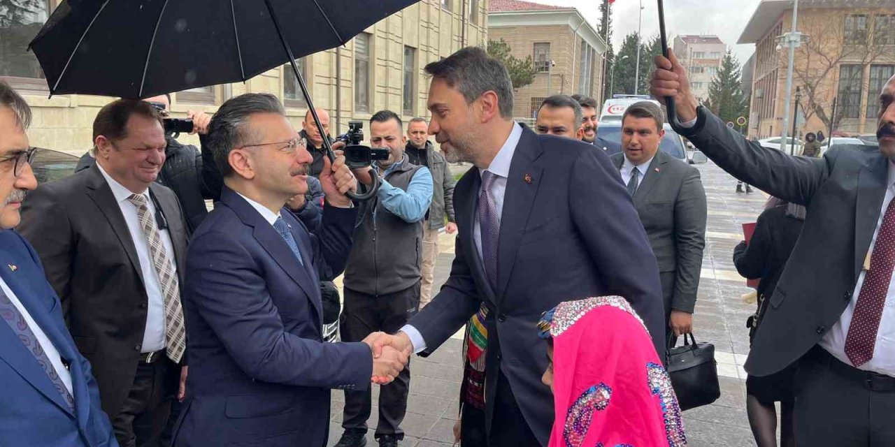 Enerji Ve Tabii Kaynaklar Bakanı Bayraktar Eskişehir’de