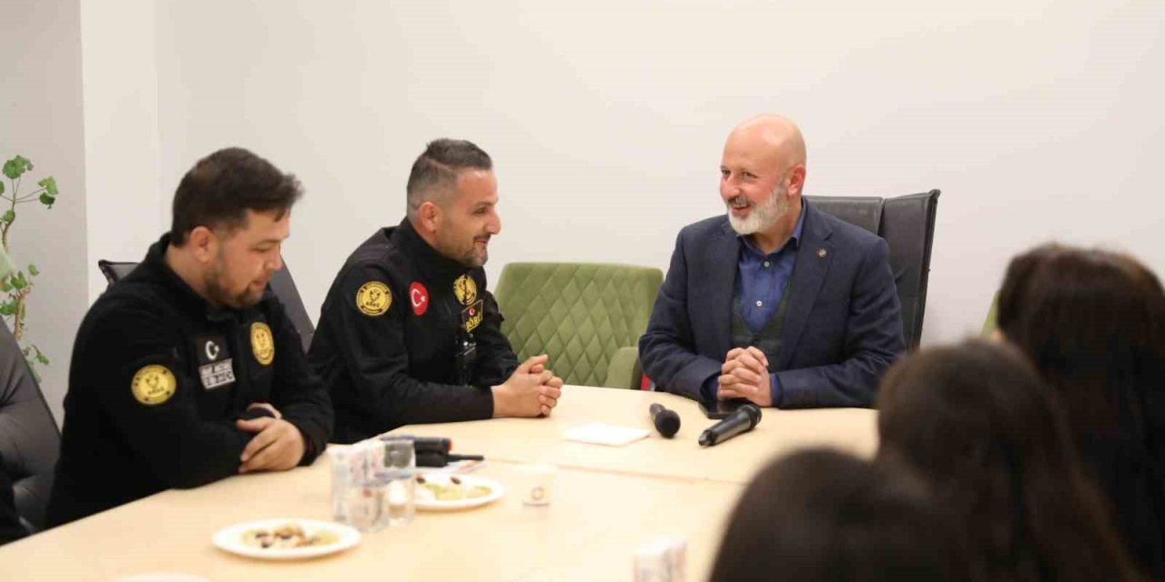 Başkan Çolakbayrakdar, “insanı Merkez Alan Hizmet Anlayışıyla Çalışıyoruz”