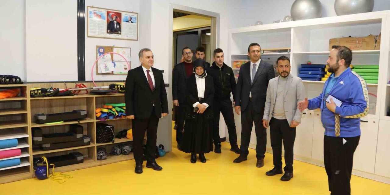 Rektör Altun, Besime Özderici Engelsiz Yaşam Merkezi’ni Ziyaret Etti