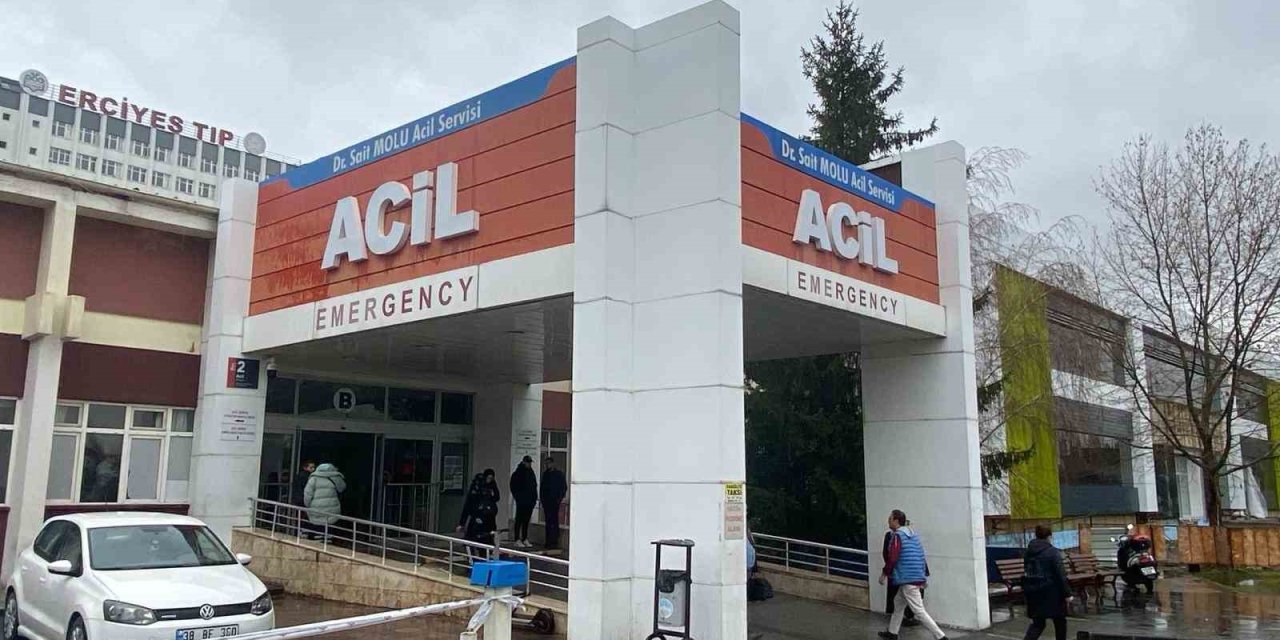 Silahla Oynarken Elinden Yaralandı