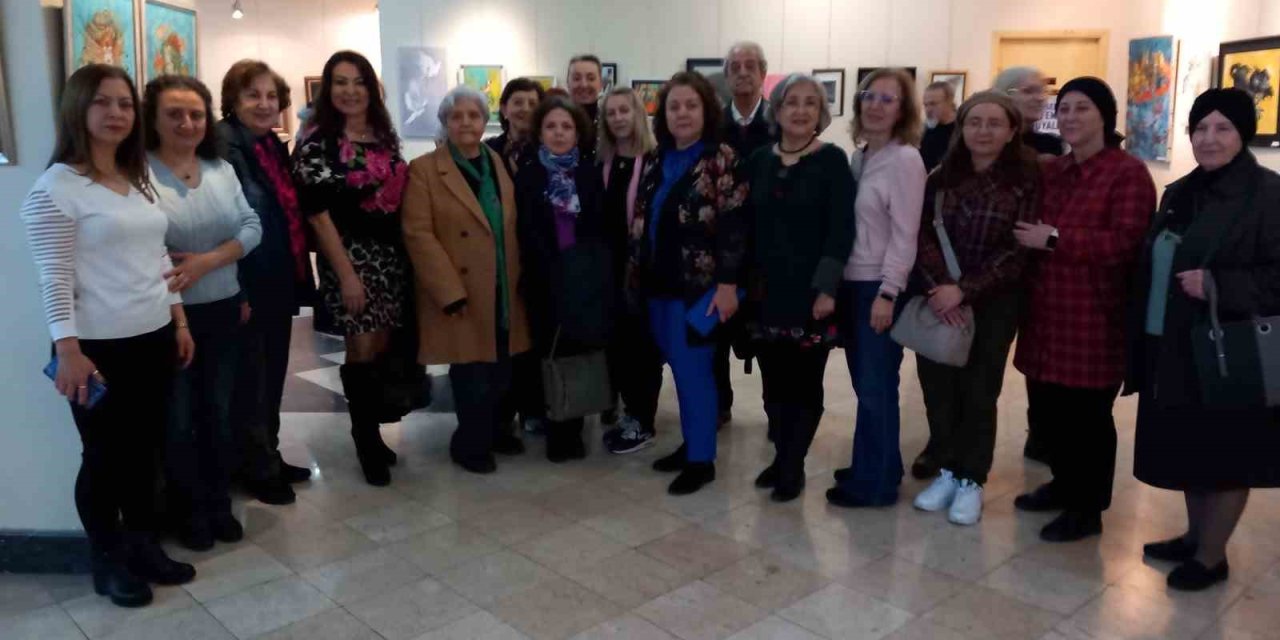 Eskişehir’deki 48 Kadın Ressam 48 Eserini Sergiledi