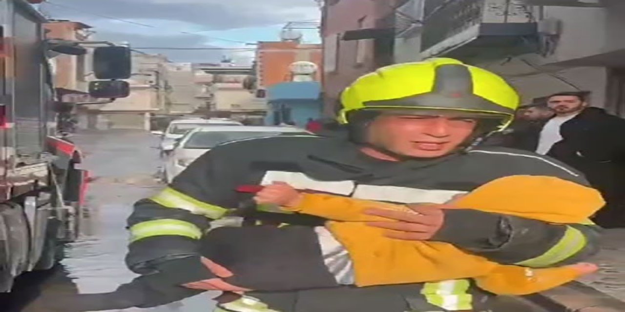 Ev Yangınında 3 Çocuk İtfaiye Ekiplerince Son Anda Kurtarıldı