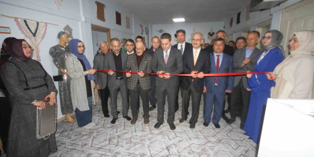 Aileler Hem Üretiyor Hem Gelir Elde Ediyor