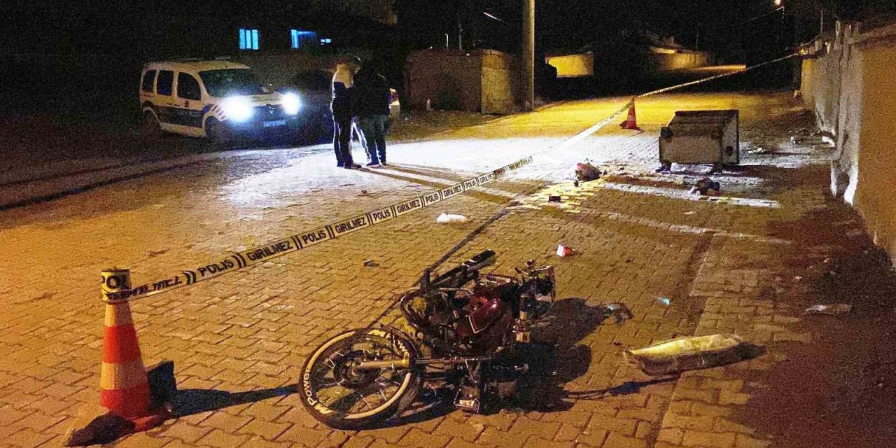 Çöp Konteynerine Çarpan Motosiklet Sürücüsü Yaşam Mücadelesini Kaybetti