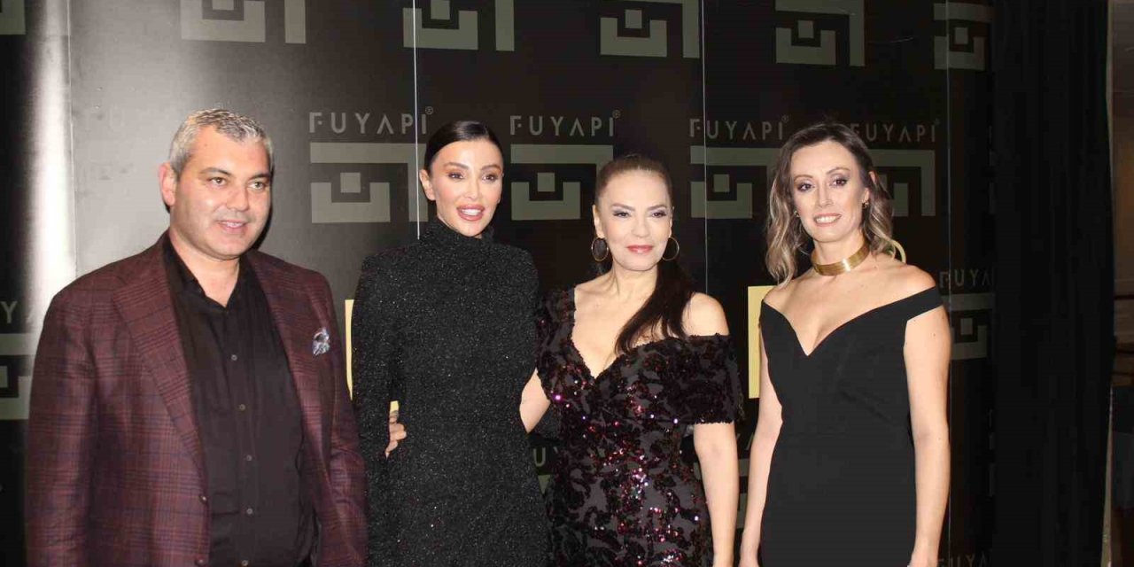 Yeşim Salkım, Kuşadası’nda Geceye Renk Kattı