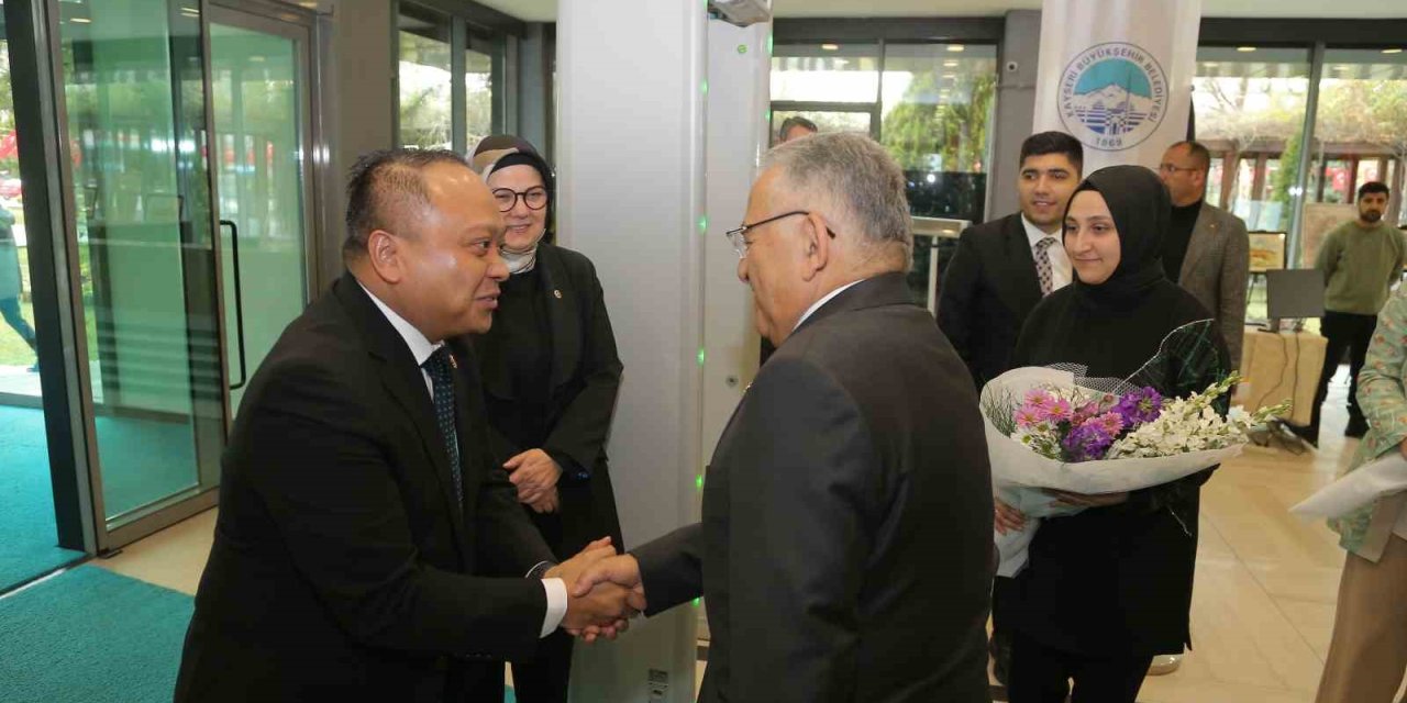 Endonezya Büyükelçisi Purnama’dan Başkan Büyükkılıç’a Ziyaret