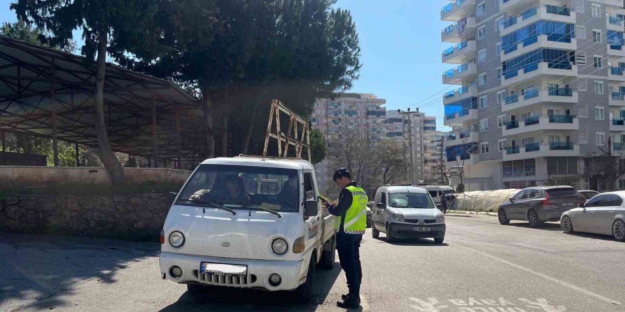 Jandarmadan 101 Araç Ve Sürücüsüne 189 Bin 15 Lira Para Cezası