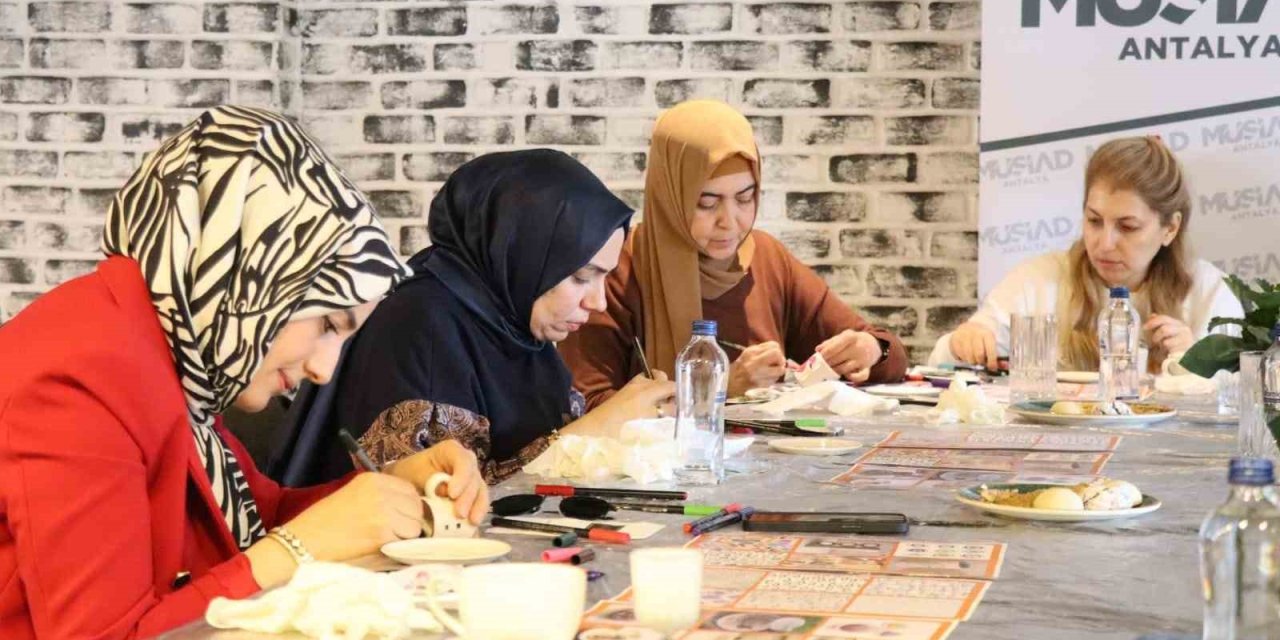 Müsiad Kadın Antalya Şubesi, Kadınları Seramik Boyama Sanatıyla Buluşturdu