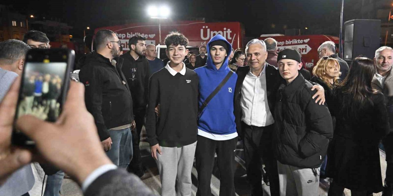 Uysal’dan Mahalle Buluşmalarında Türkü Ziyafeti