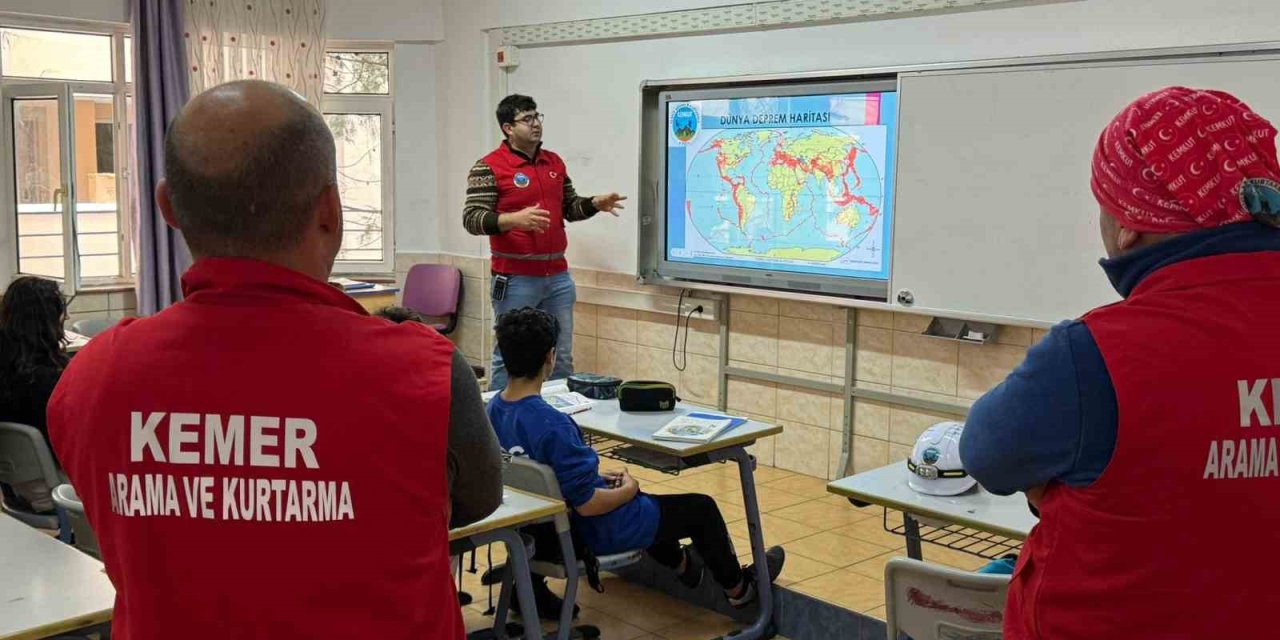 Kemer Belediyesi’nden Okullarda Deprem Farkındalık Eğitimi