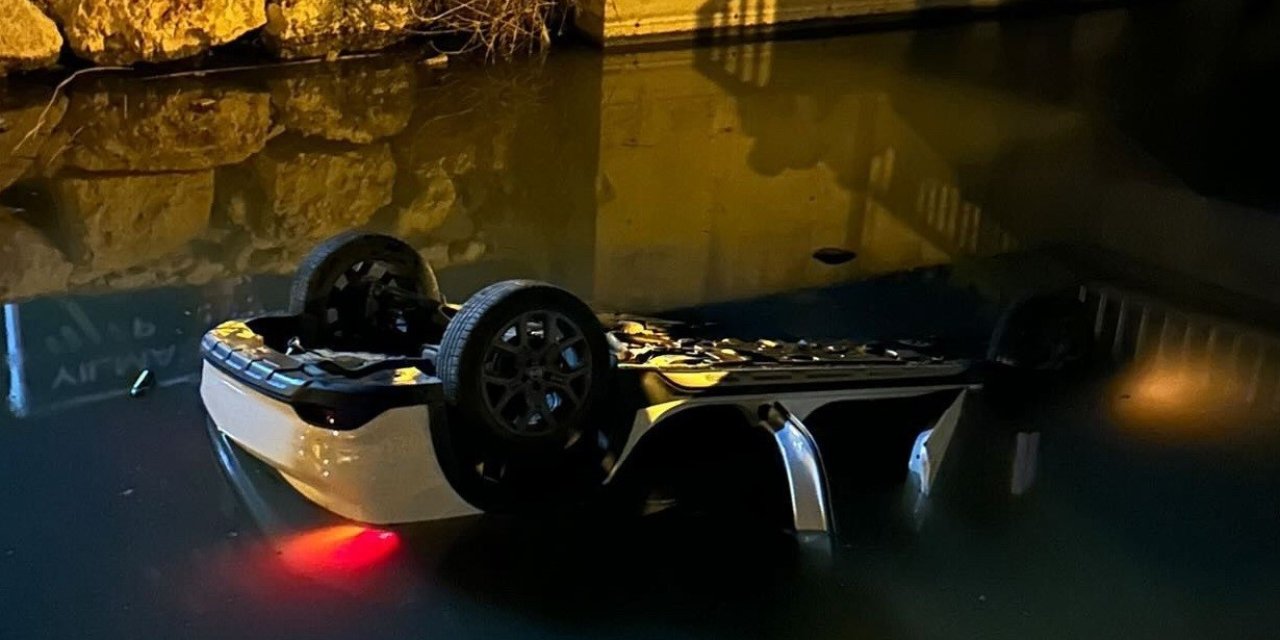 Otomobil Kanala Uçtu, Sürücü Hayatını Kaybetti